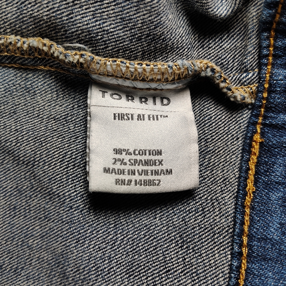 Torrid Distressed Medium Wash Denim Jacket Women's Size 0 (Large 10-12) - Picture 15 of 16